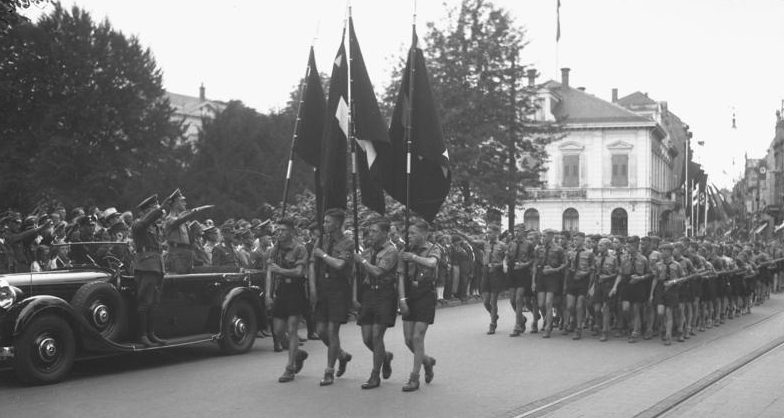 Прохождение колонны Гитлерюгенд. Вормс 1938 г.