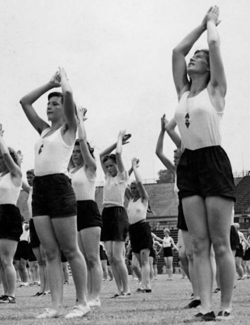 Занятия по гимнастике в тренировочном лагере BDM. 1938 г.