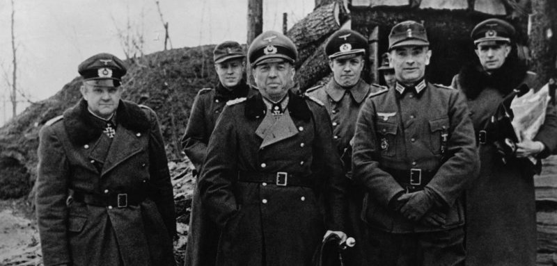Немецкие генералы в зимней униформе. 1944 г.