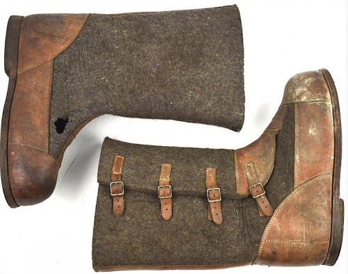 Зимние комбинированные сапоги «Вахштифель» с ремешками и без. Они изготавливались из кожи и войлока. Подошвы – кожаные.