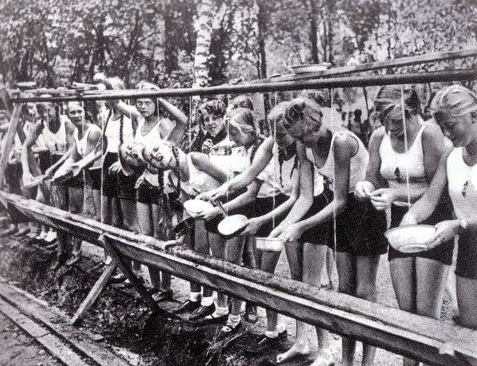 Девушки в тренировочном лагере BDM. 1939 г.