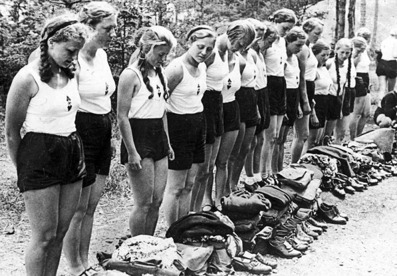 Девушки в тренировочном лагере BDM. 1939 г.