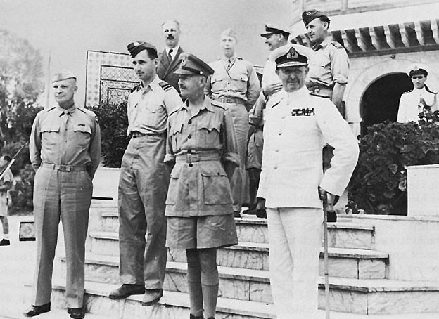 Генерал Эйзенхауэр, главный маршал авиации Артур Теддер, генералом Гарольд Александер, адмирал Каннингем в Северной Африке. 1944 г. 