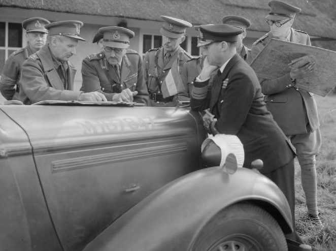 Монтгомери с главнокомандующим силами внутренних войск генералом сэром Алан Бруком. 1941 г.