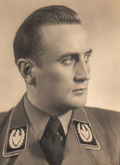 Последний руководитель Гитлерюгенда - Артур Аксман.