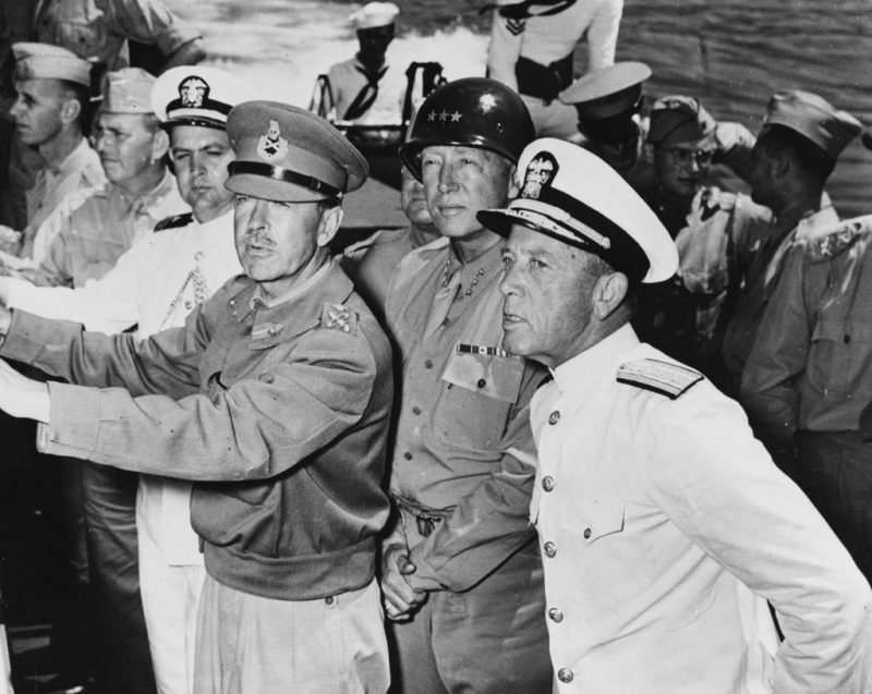 Александер, Паттон и Кирк в Мерс-эль-Кебир, Алжир. 1943 г.