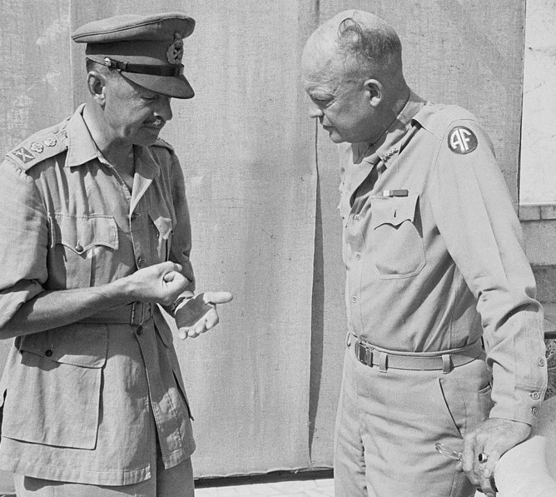 Генерал Александер с генералом Эйзенхауэром в Тунисе. 1943 г.