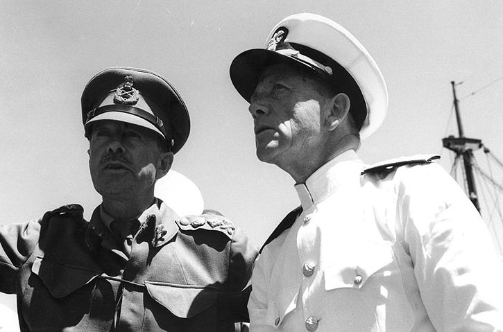 Генерал Гарольд Александер с контр-адмиралом Аланом Г. Кирком на борту USS «Ancon». Мерс-эль-Кабир, Алжир. 1943 г. 