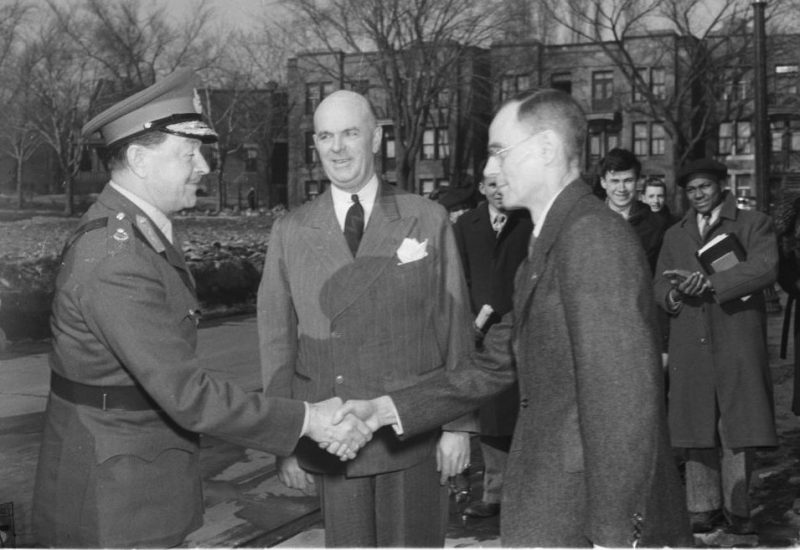 Фельдмаршал сэр Гарольд Александер и генерал-губернатор Канады в Вестмаунте. 1947 г.