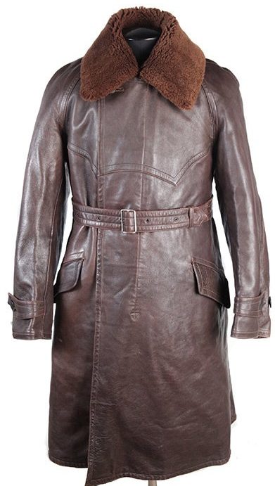 Кожаное пальто образца 1926 года с меховой пристежкой-подкладкой.