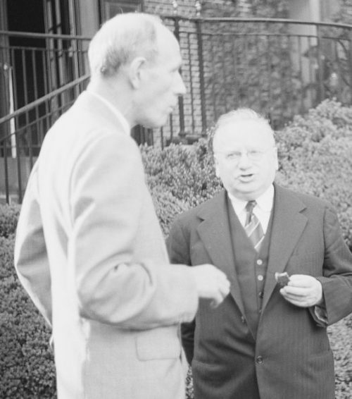 Галифакс и посол СССР Максим Литвинов на вечеринке в саду в Вашингтоне. 1942 г.