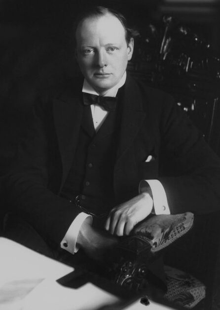 Уинстон Черчилль в кабинете. Бассано, 1911 г.