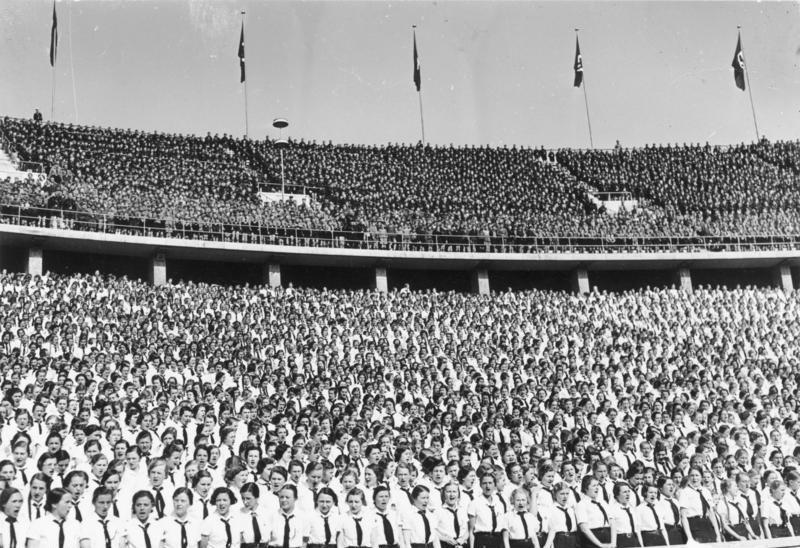 Съезд членов Гитлерюгенда в Утрехте. 1942 г. 