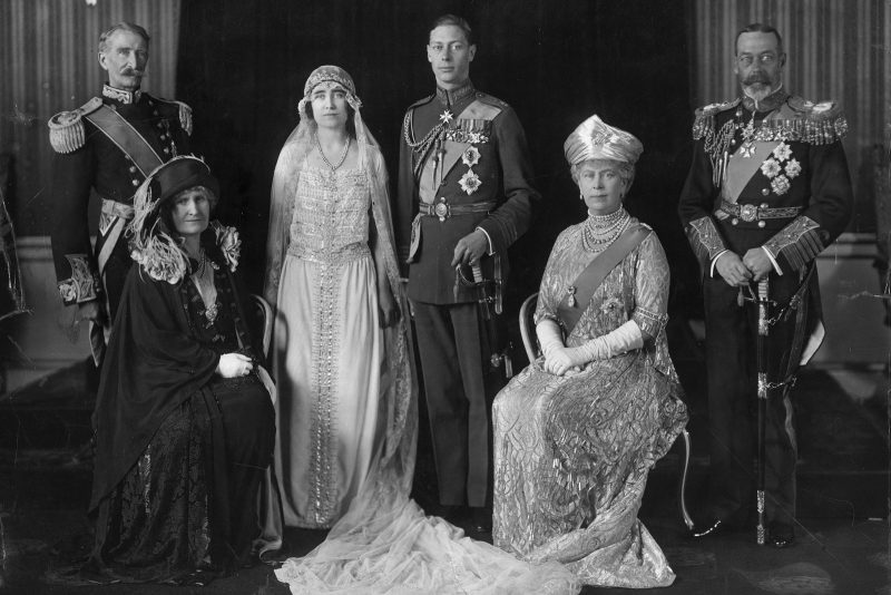 Граф и графиня Стратмор, леди Элизабет, принц Альберт, королева Мария и король V. 1923 г.