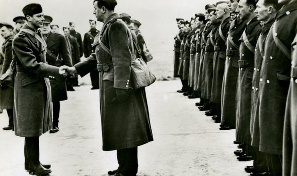 Встреча короля Георга VI с войсками Королевских ВВС во Франции. 1940 г.