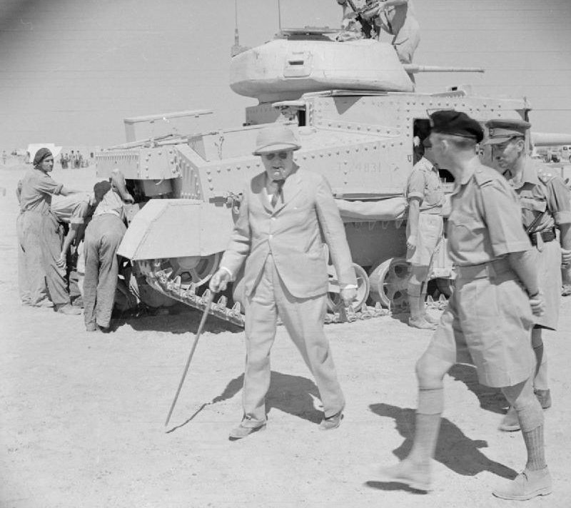 Уинстон Черчилль посещает танковые части в Тель-эль-Кебире. 1942 г. 