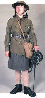 Довоенная униформа женщин. 