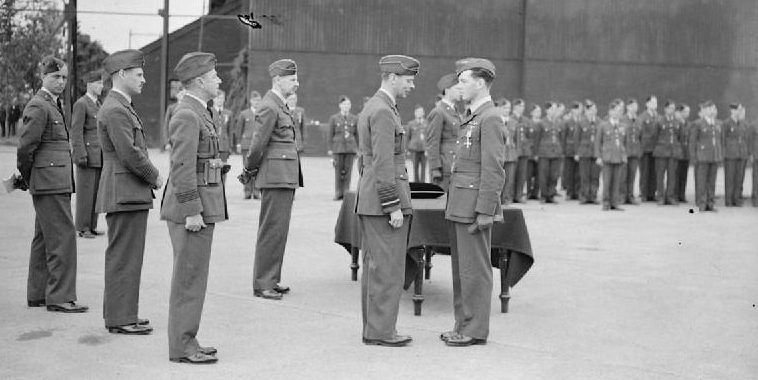 Главный маршал авиации сэр Хью Даудинг в Хорнчерче. 1940 г. 