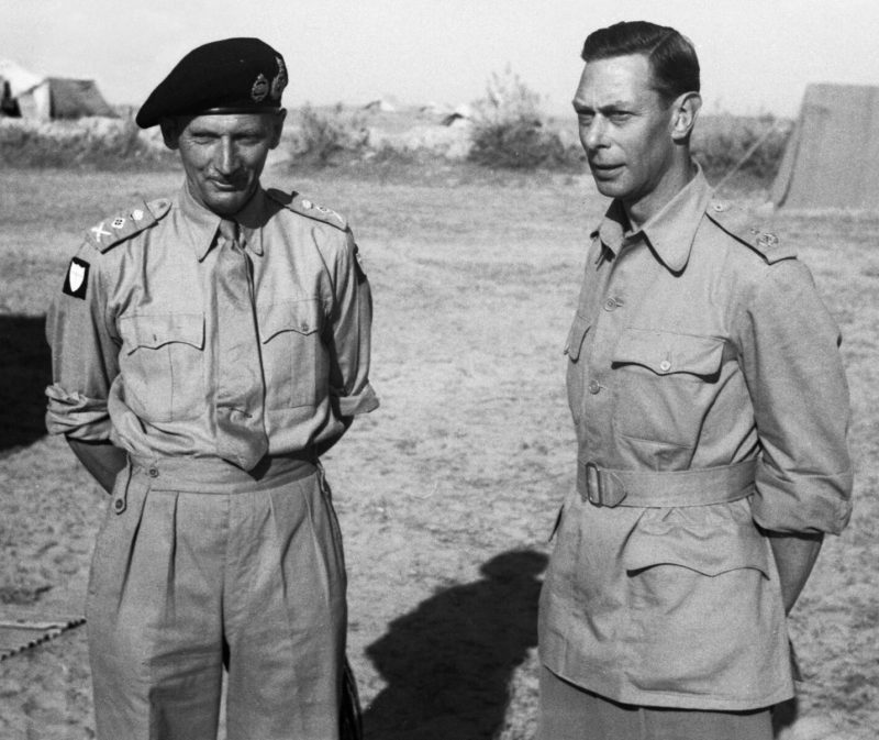 Георг VI с генералом Монтгомери во время визита в Триполи. 1943 г.