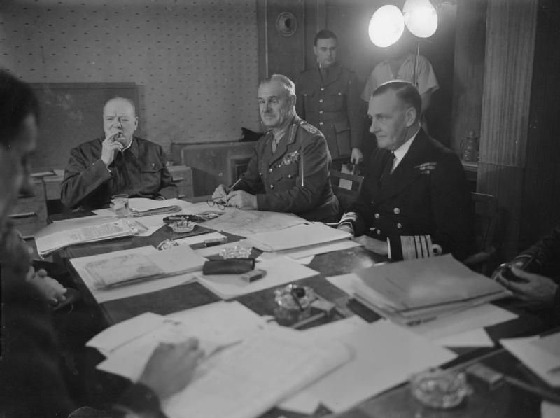 Премьер-министр Уинстон Черчилль, фельдмаршал сэр Арчибальд П. Уэйвелл и адмирал сэр Джеймс Сомервилл на борту SS «QUEEN MARY». 1943 г. 