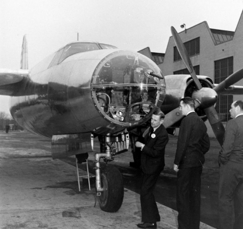 Лорд Даудинг на авиационном заводе. 1949 г.