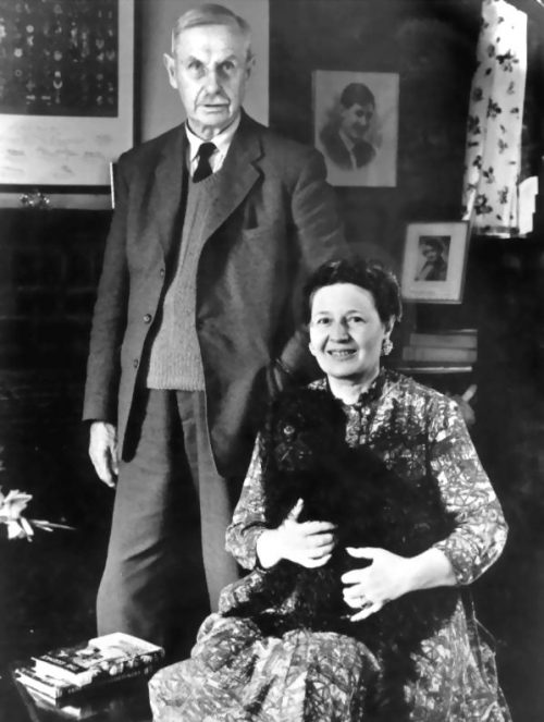 Лорд и леди Мюриэль Даудинг у себя дома недалеко от Танбридж-Уэллс. 1967 г.