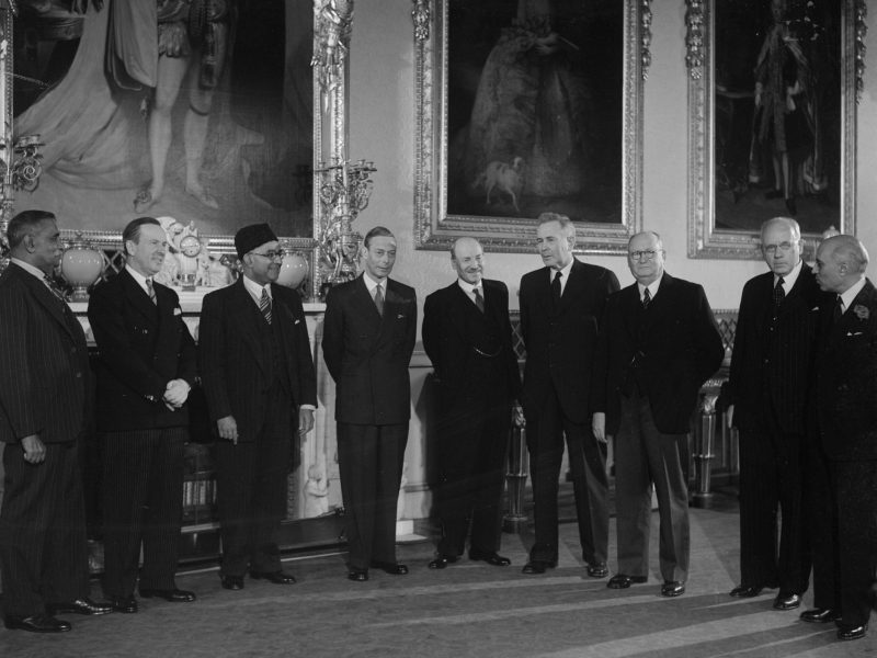 Премьер-министры стран Содружества в Лондоне на конференции стран Содружества вместе с королем Георгом VI в Букингемском дворце. 1949 г.