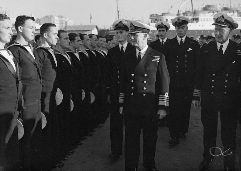 Адмирал Каннингем с участниками операции в Северной Африке. 1942 г.