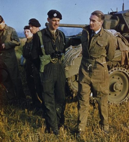 Государственный секретарь по иностранным делам Энтони Иден в боевом комбинезоне во время учений 42-й бронетанковой дивизии, недалеко от Малтона в Йоркшире. 1942 г.