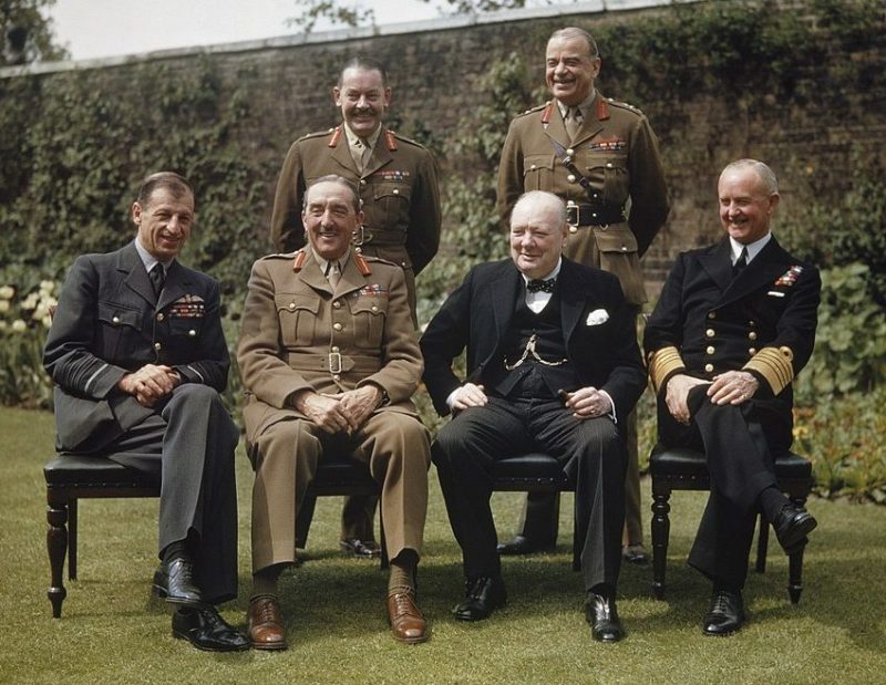 Черчилль с начальниками штабов на обеде на Даунинг-стрит. 1945 г.