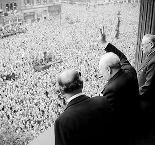 Черчилль сообщает о Победе над Германией. 1945 г.