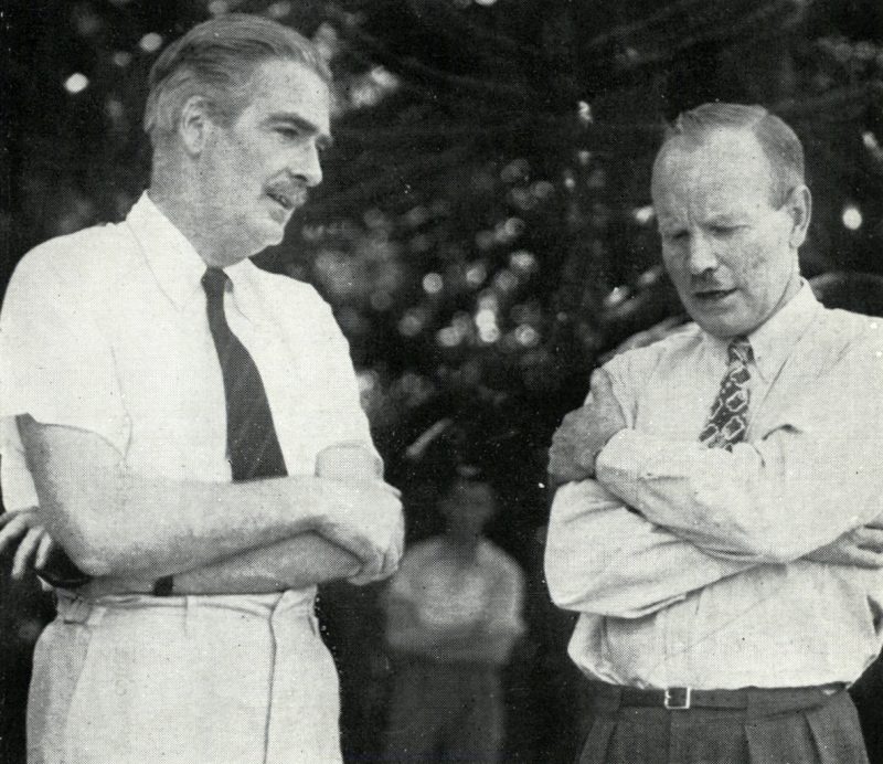 Энтони Иден и Дж. В. Колдер во время своего тура по Новой Зеландии. 1949 г.