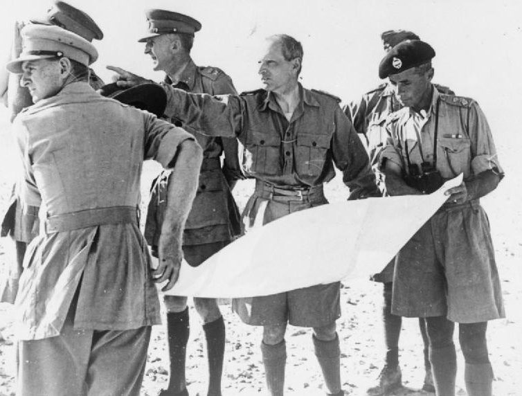 Фельдмаршал Монтгомери в пустыне . 1942 г.