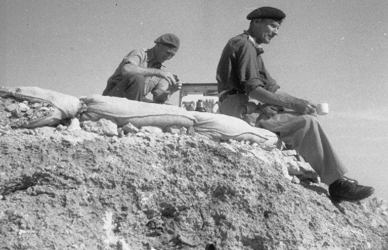 Фельдмаршал Монтгомери в пустыне . 1942 г.