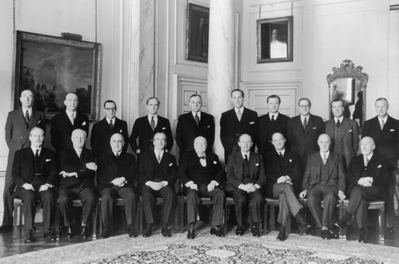 Кабинет премьер-министра Уинстона Черчилля в 1955 году. 
