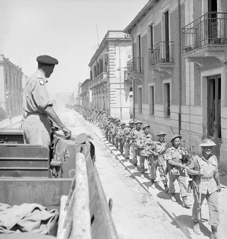 Генерал Монтгомери в Италии. 1943 г. 