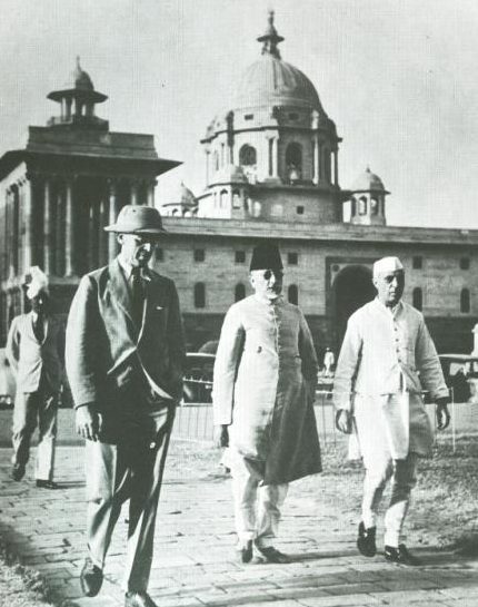 Джавахарлал Неру с сэром Стаффордом Криппсом и Моланой Абул Калам Азад. Нью-Дели,1946 г.