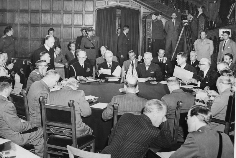Эттли на Потсдамской конференции. 1945 г.