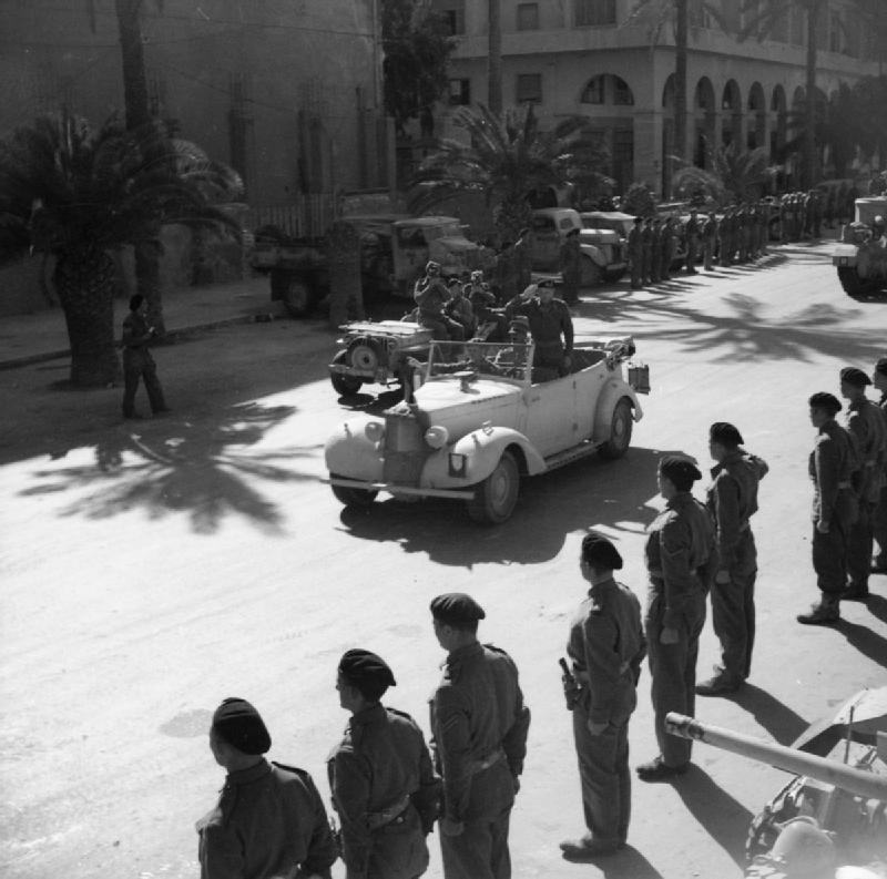 Генерал-лейтенант Бернард Монтгомери в Триполи. 1943 г. 