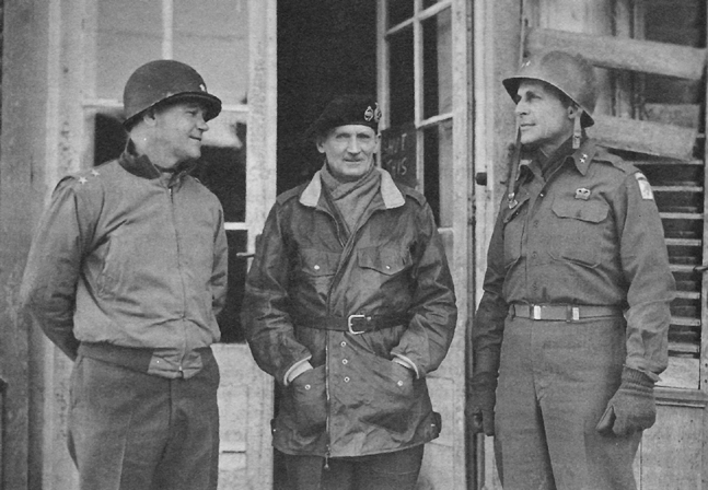 Генерал Коллинз, фельдмаршал Монтгомери и генерал Риджуэй. 1944 г. 