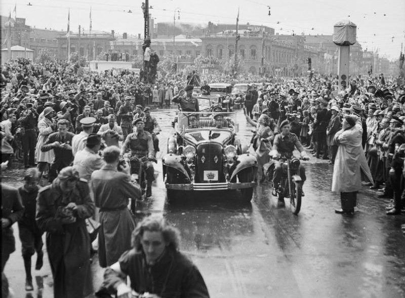 Монтгомери проезжает через Копенгаген во время своего визита в Данию. 1945 г.