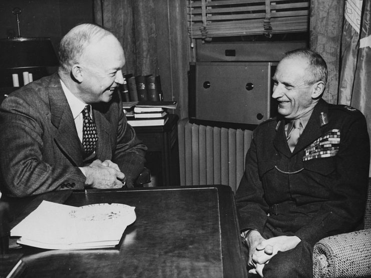 Генерал Дуайт Эйзенхауэр и фельдмаршал Монтгомери во время встречи в Колумбийском университете, Нью-Йорк. 1949 г.