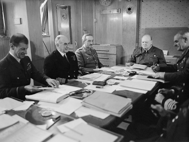 Чарльз Портал, Уинстон Черчилль среди начальников штабов на борту корабля SS «QUEEN MARY». 1943 г.