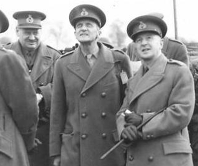 Генерал-майор Роберт Уиттакер, генерал-лейтенант Сидней Уэйсон и генерал-лейтенант Фредерик Пайл в зенитном командовании. 1941 г. 