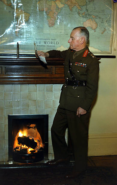 Генерал сэр Фредерик Альфред Пайл - командующий зенитной артиллерией в своем офисе. 1942 г. 