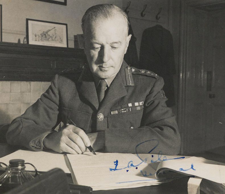 Генерал сэр Фредерик Альфред Пайл. 1945 г. 