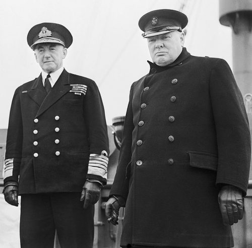 Адмирал флота сэр Дадли Паунд и премьер-министр на палубе корабля «Королева Мария». 1943 г.