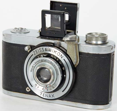 Фотоаппарат «Tenax Zeiss Ikon» с кожаным футляром.