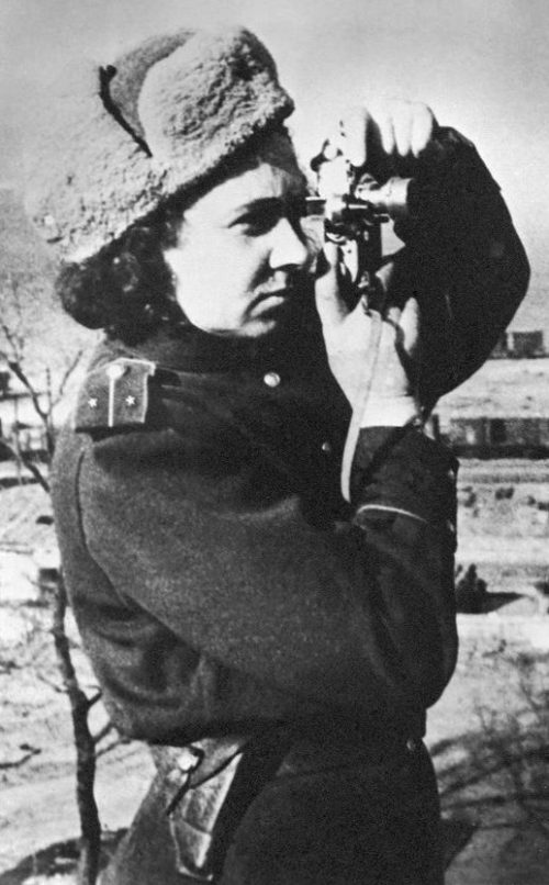 Военный фотокорреспондент Ольга Ландер в Германии. 1945 г.