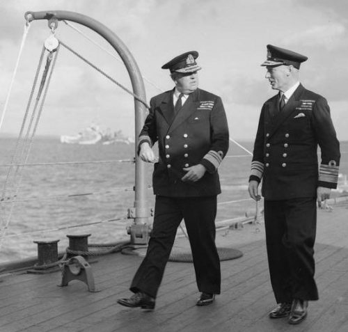Вице-адмирал Бонэм Картер с адмиралом Джоном Тови на шканцах флагмана флота. 1942 г.